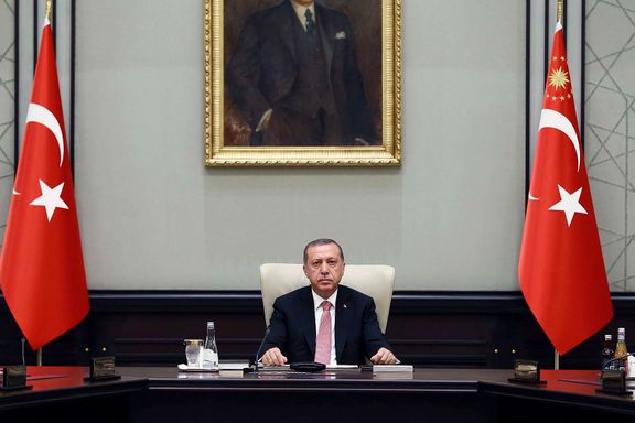 Erdogan sender SMS til folket: «Stå imot terroristene»