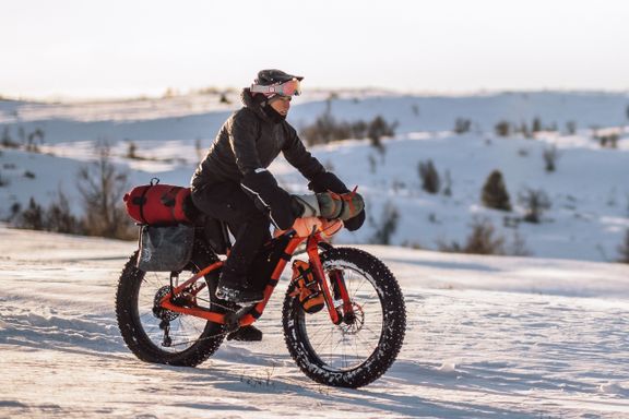 Nina Gässler sykler gjerne 70 mil på fatbike. Her er verdensmesterens råd for vill, vakker vintersykling. 