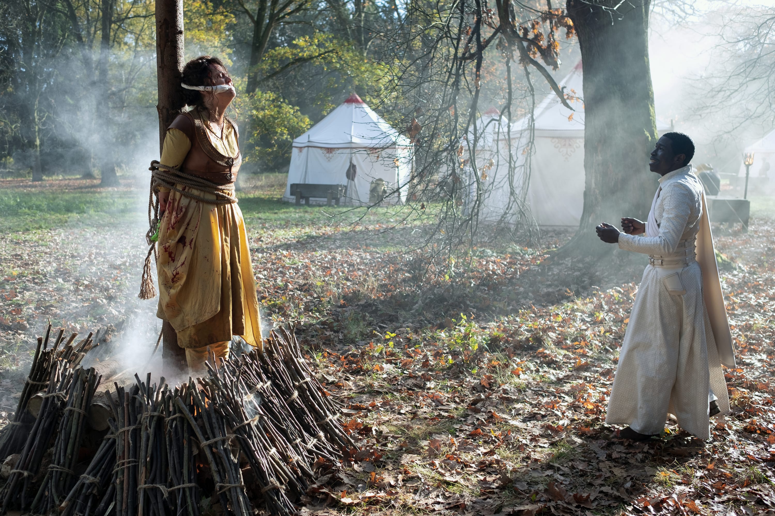 Ikke alle setter pris på magi. Eamon Valda (Abdul Salis) jakter på Aes Sedai.