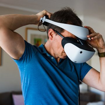 I det stille har virtual reality begynt å selge millioner. Nå setter gigantene inn støtet.
