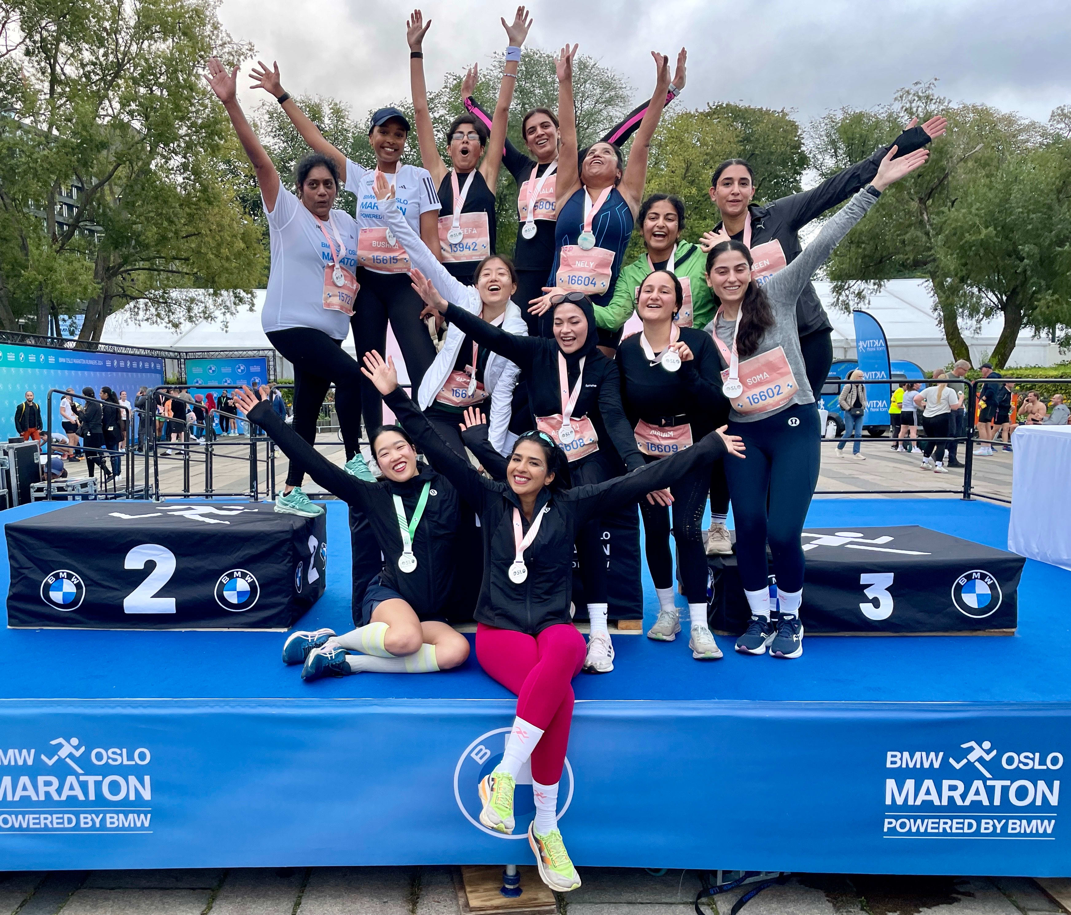 Femten kvinner fra ContendHer deltok på Oslo Maraton. 