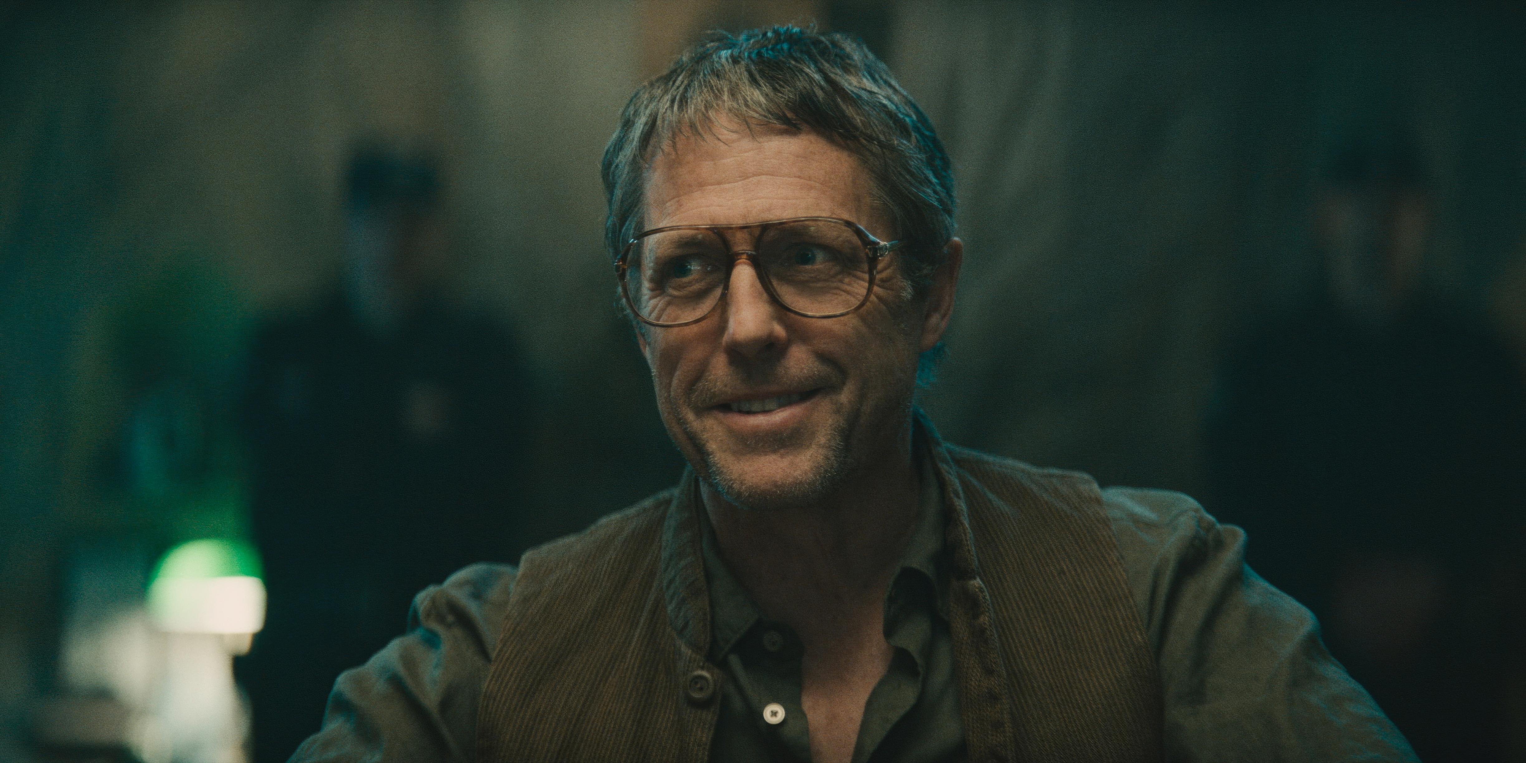 Hugh Grant spiller en fengslet opposisjonsleder. 