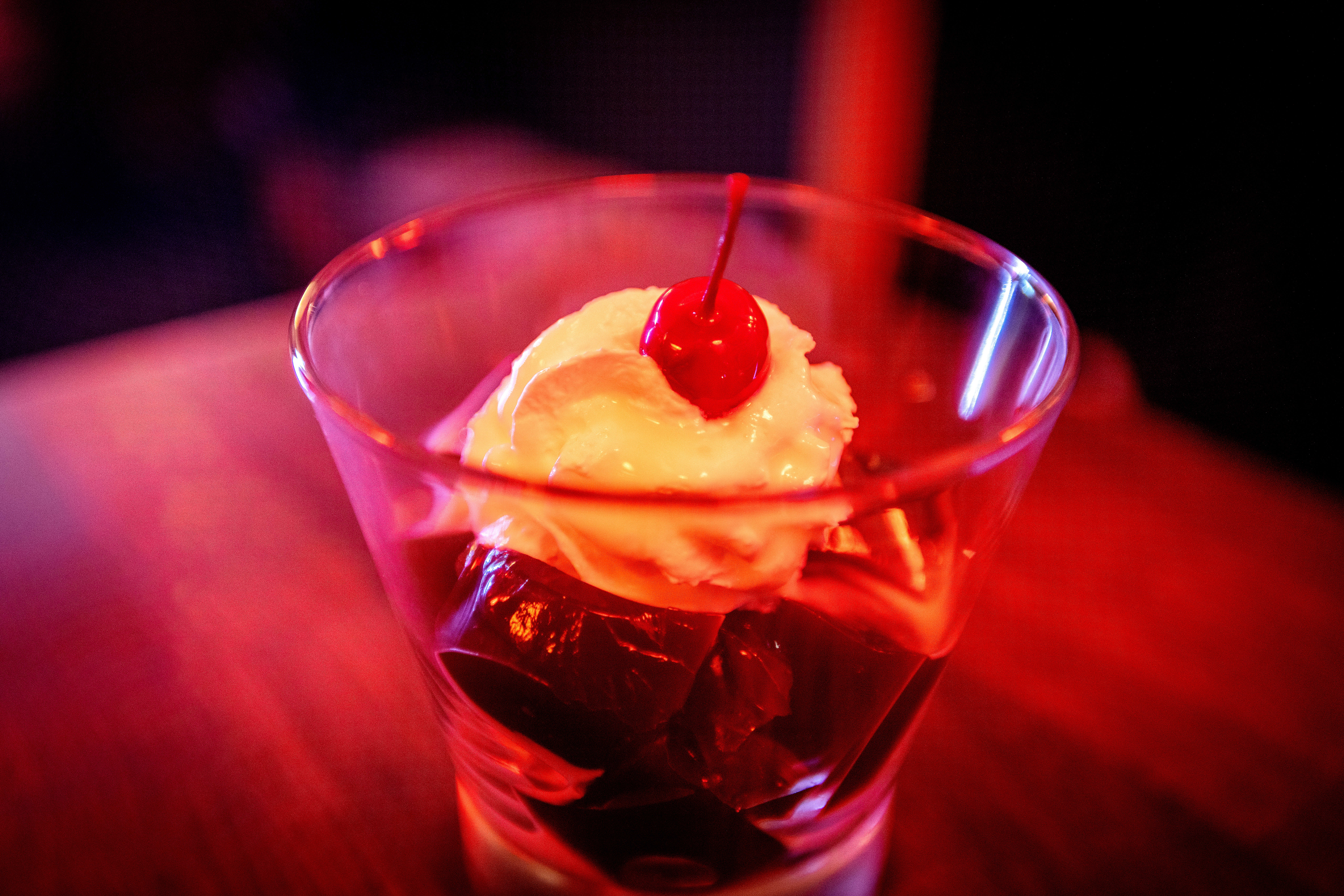 Kveldens dessert er kuber av kaffegelé.