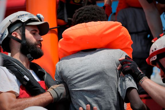 Over 350 overlevende migranter om bord på norsk skip