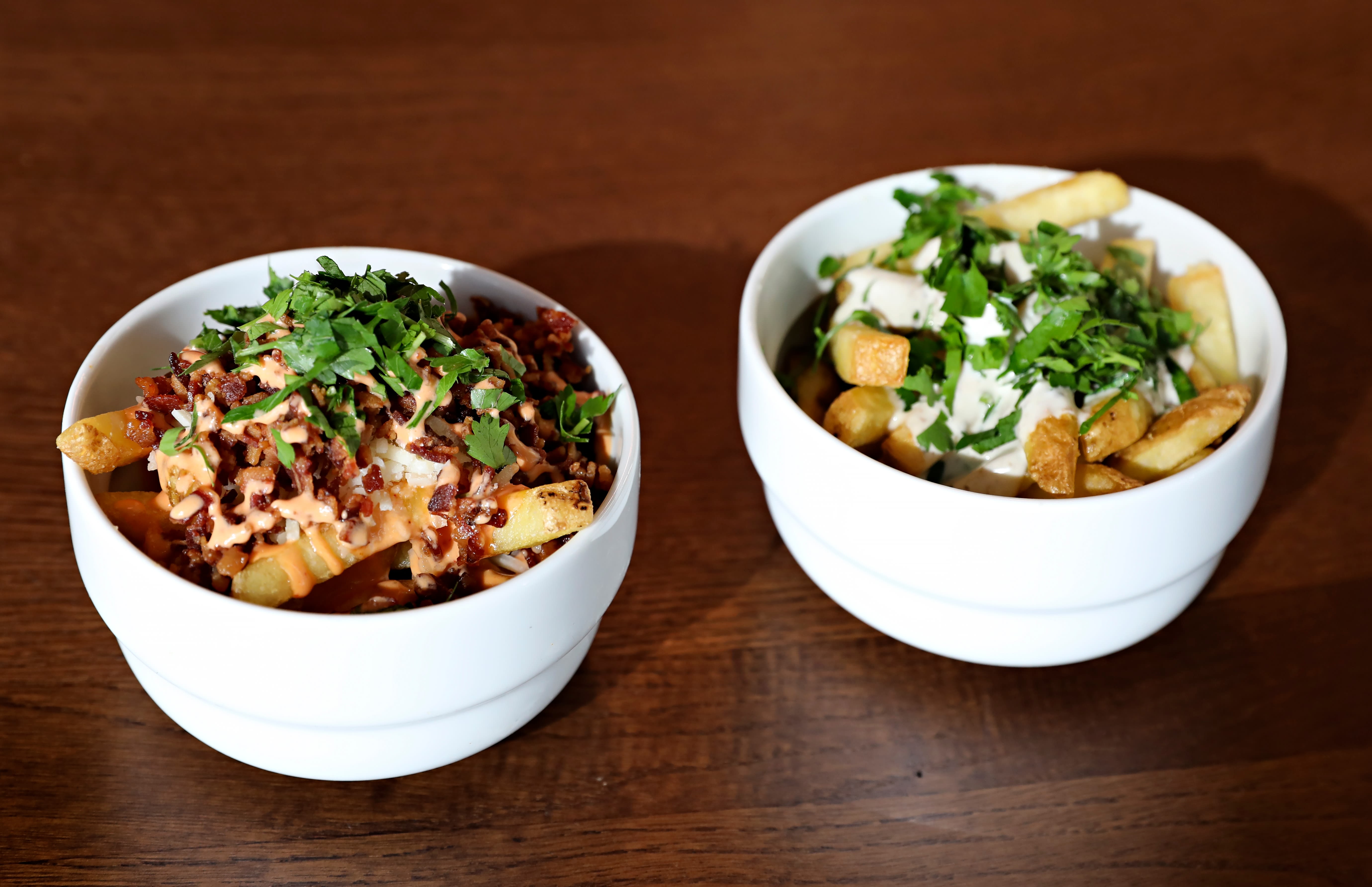 Døgnvill byr på flere varianter med fries. 