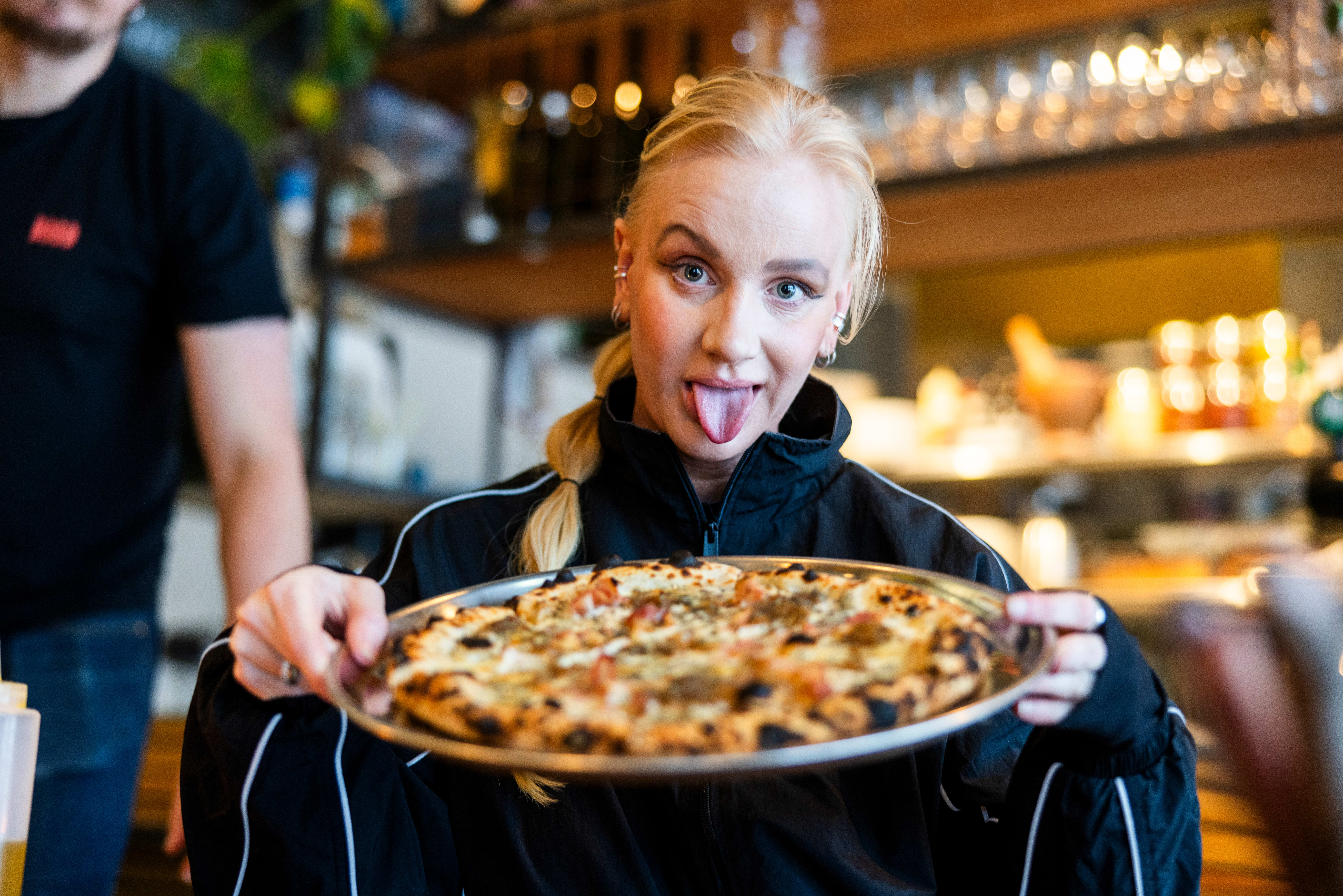 Mari Mogen er alt annet enn misfornøyd med serveringen på ZZ pizza.