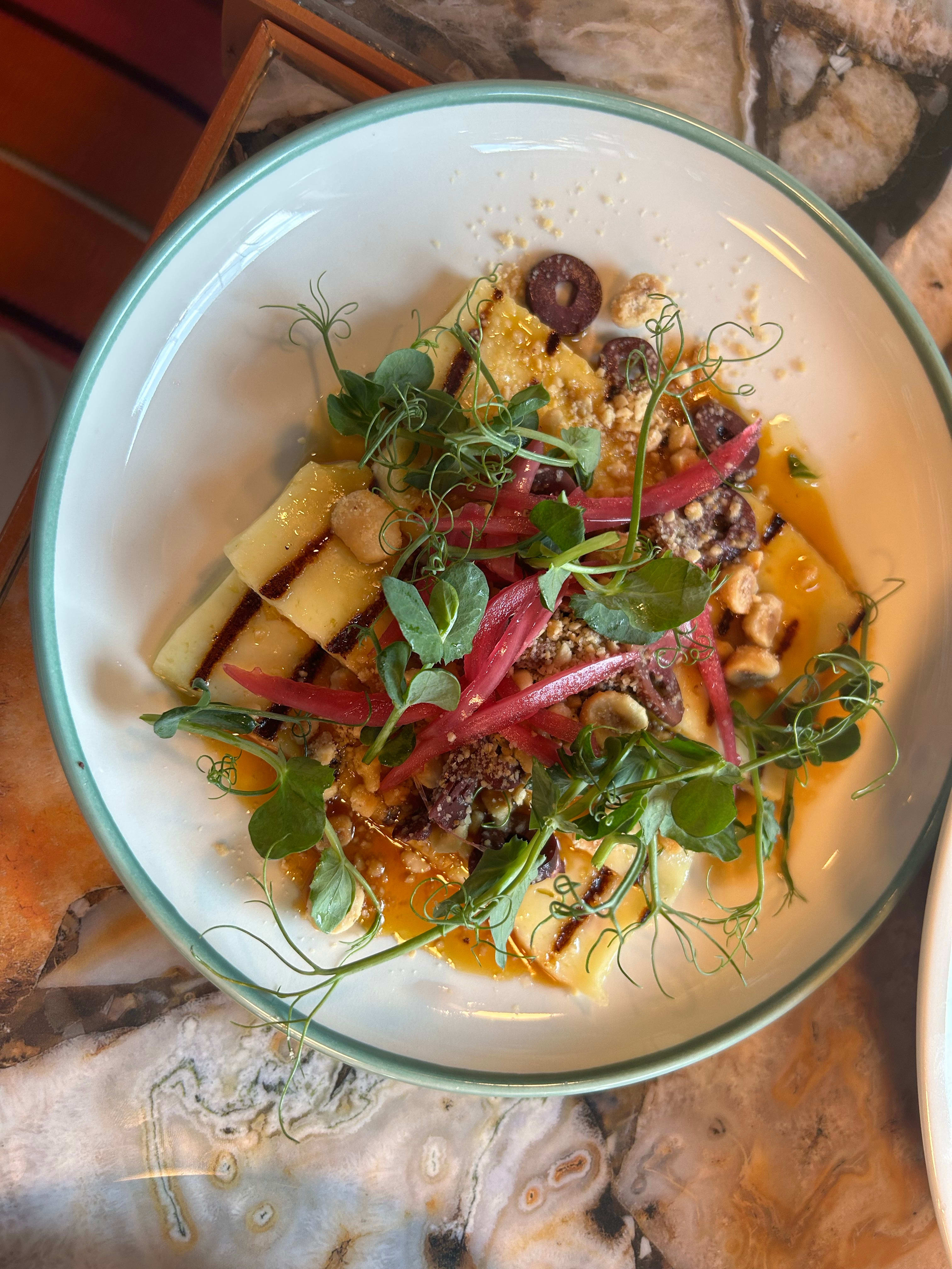 «Digge ting, liten tallerken» med halloumi.