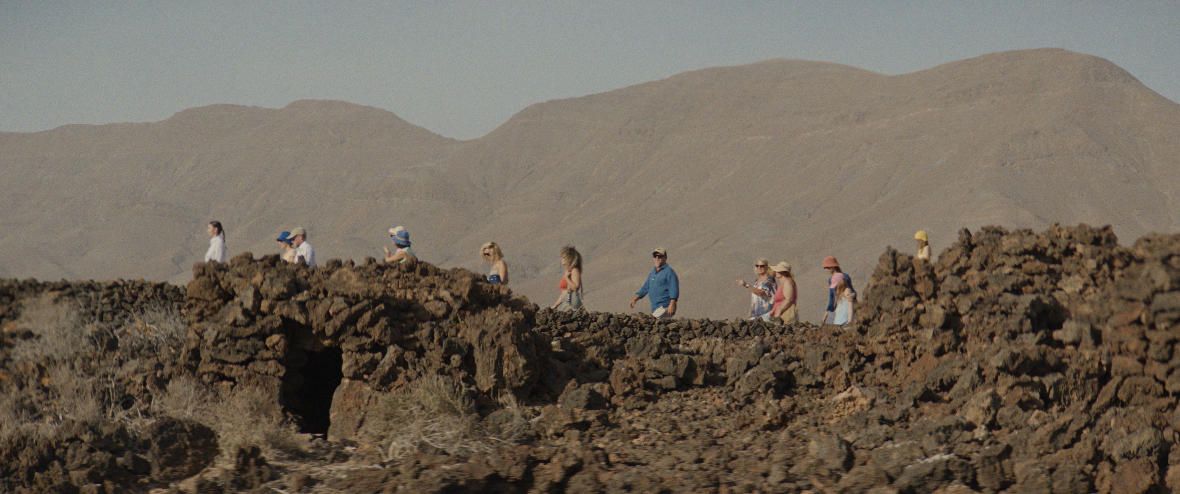 Turistene drar på busstur for å se på ruinene etter urbefolkningen på Kanariøyene, guanchene.