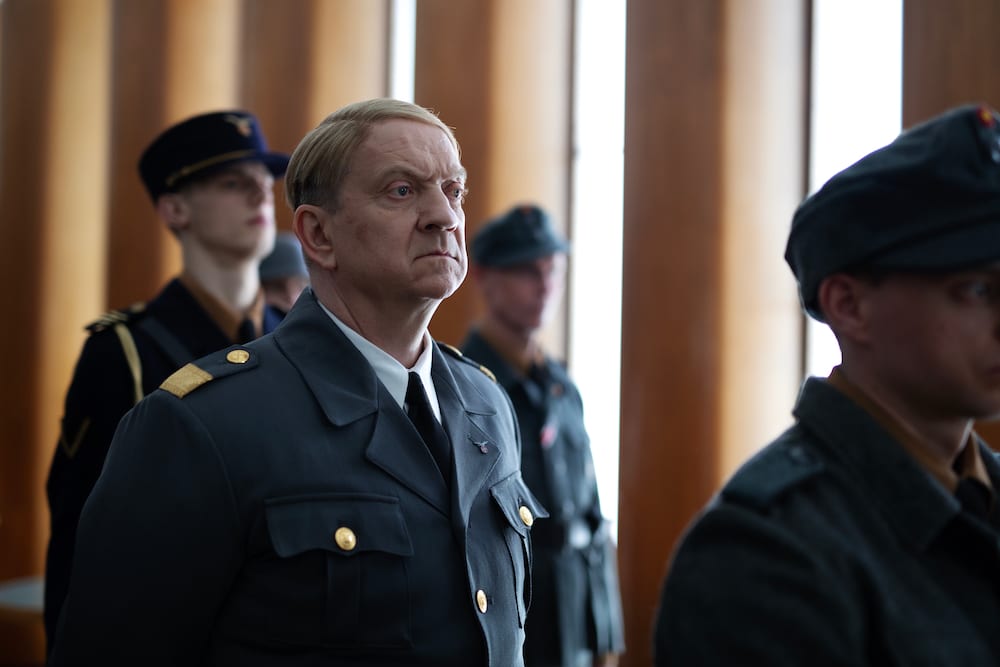 Vidkun Quisling (Gard B. Eidsvold) erklærte seg som statsminister 9. april 1940, etter den tyske invasjonen. Totalt møtte han Hitler 11 ganger. 