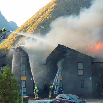Politiet har begjært den siktede mannen etter brannen i Åndalsnes varetektsfengslet
