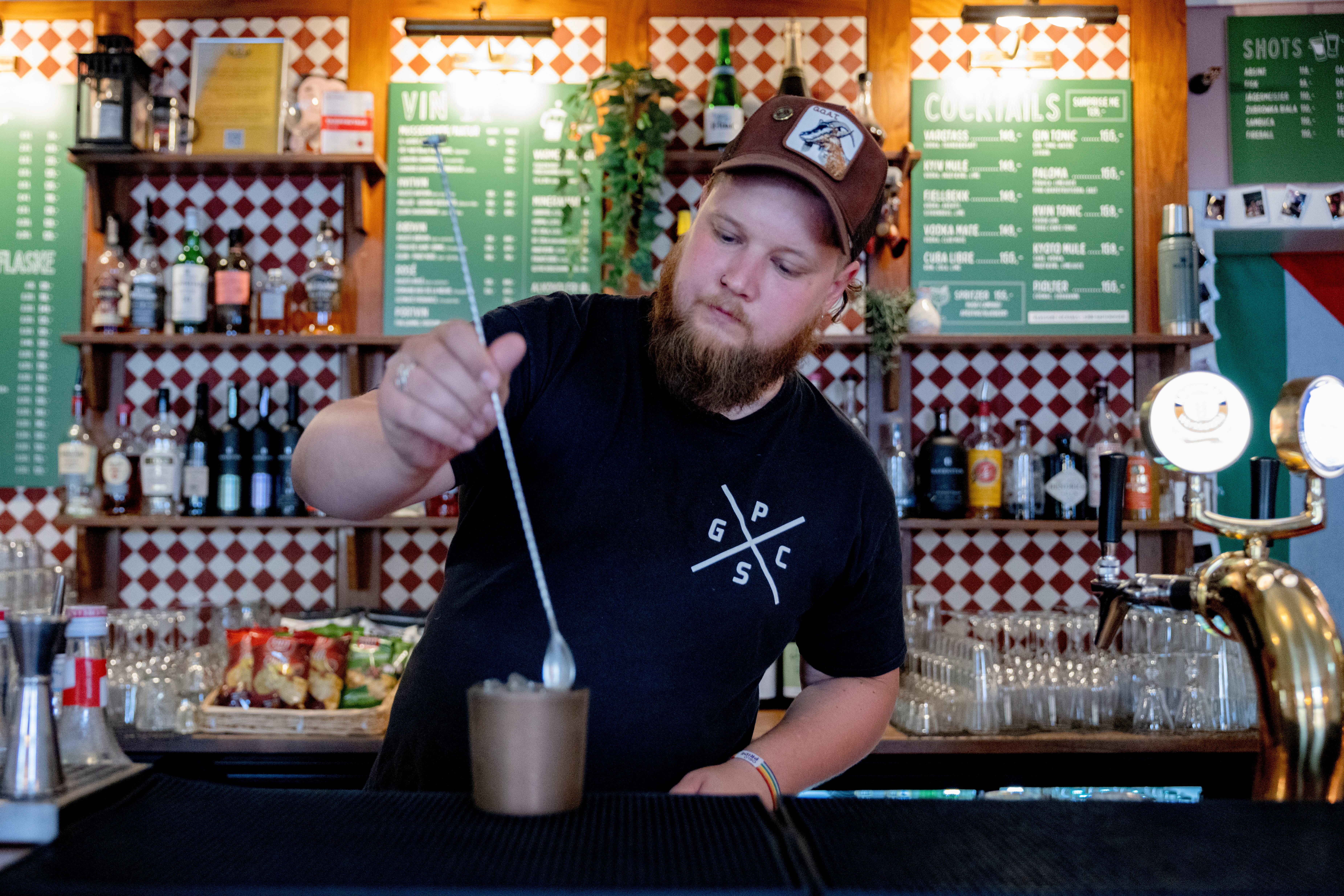 Vegard Hertzberg Ulstein er barsjef på Folk i Storgata. 