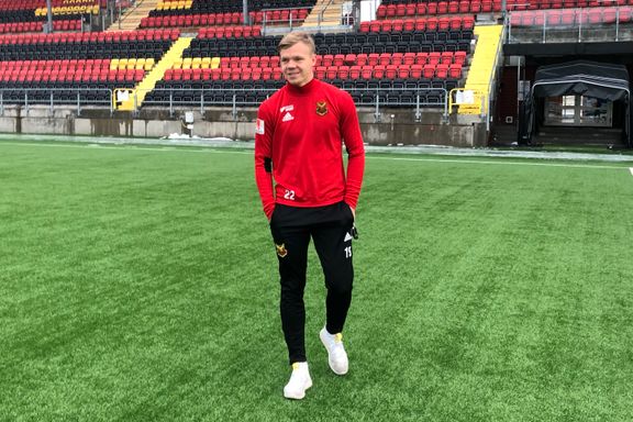 I fjor spilte han mot Volda og Brattvåg. Nå skal Eirik stoppe stjernespissene til Malmö og AIK.