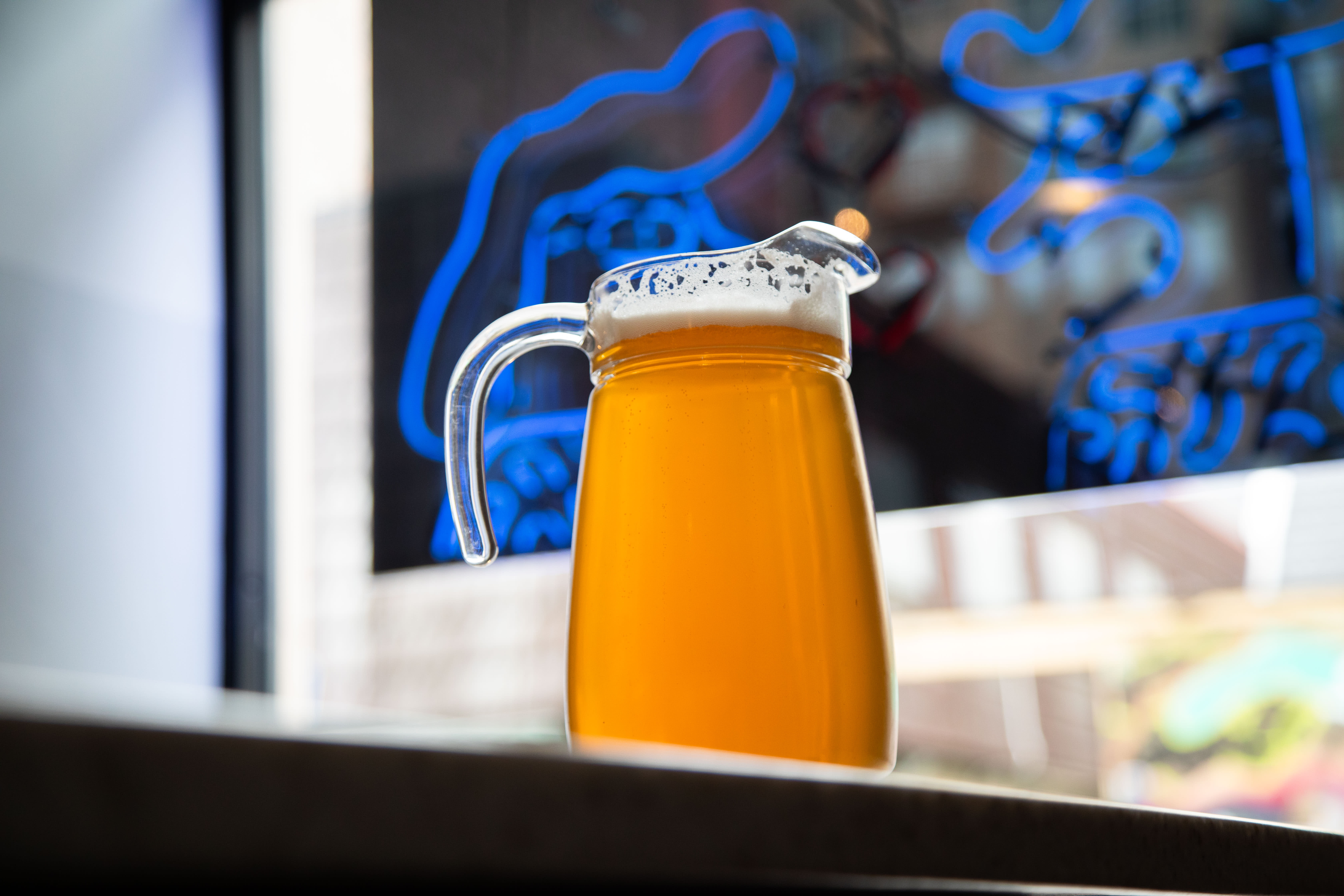 To liters mugge hos Henry & Sally's deles som regel av vennegrupper før midnatt.