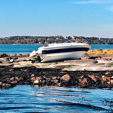 Mann mistenkt etter at båt kjørte på land i Vestfold