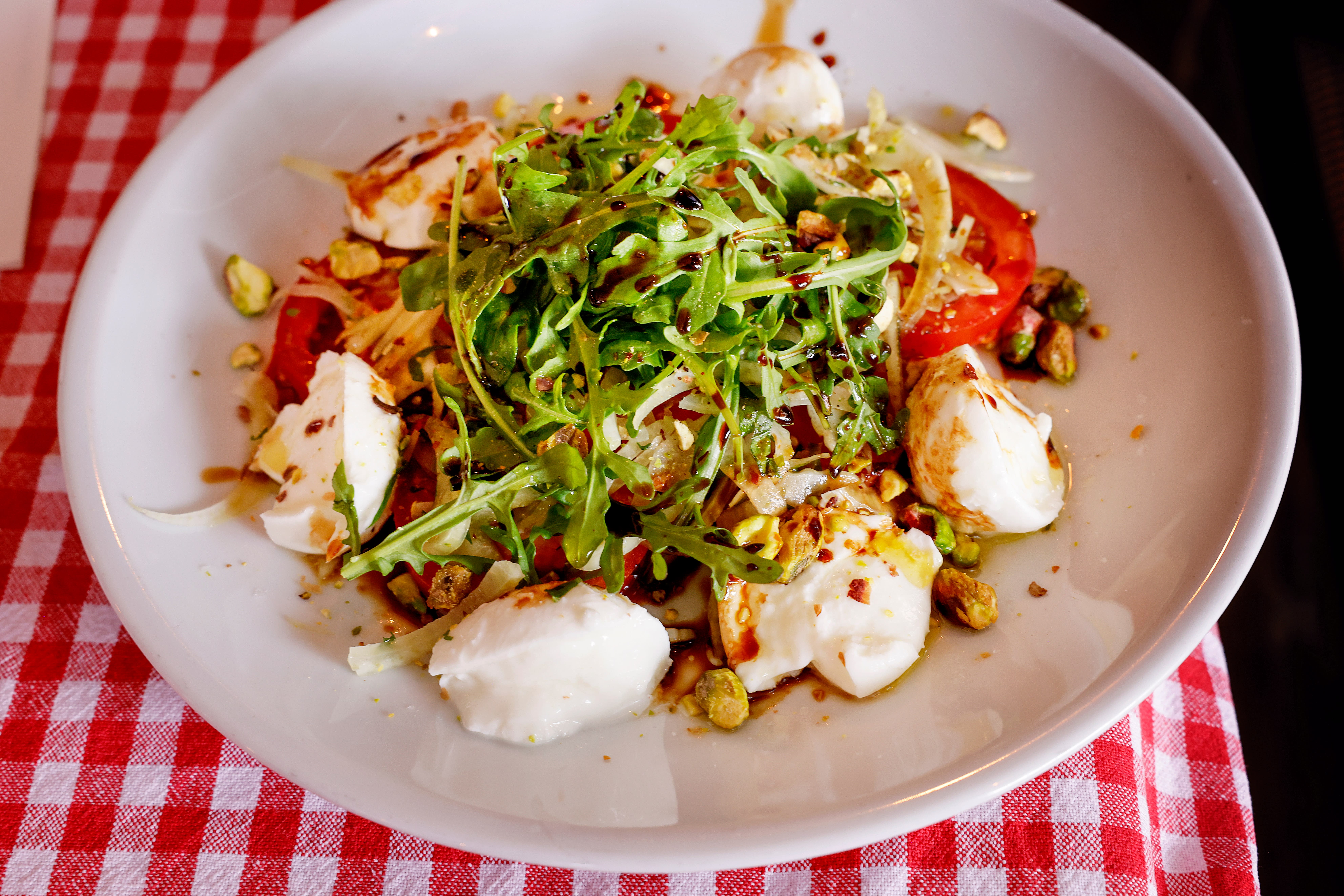 Salat med mozzarella, tomat og fennikel