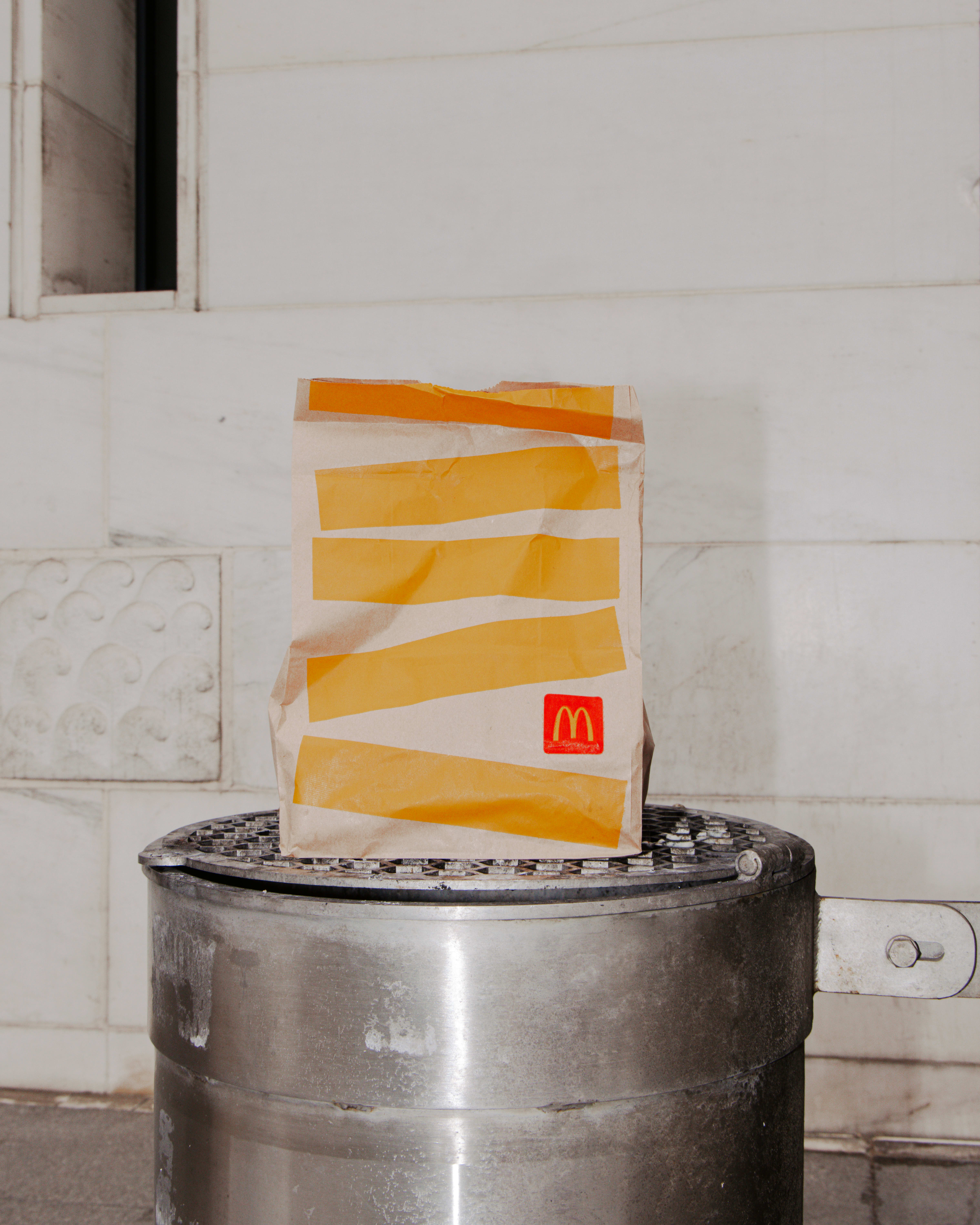 En «hypervelsmakende» hamburger og pommes frites fra McDonald’s.