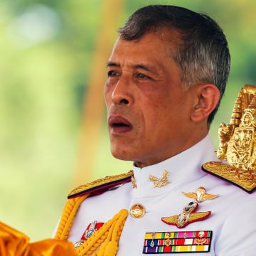 Thailands konge sparker flere embetsmenn