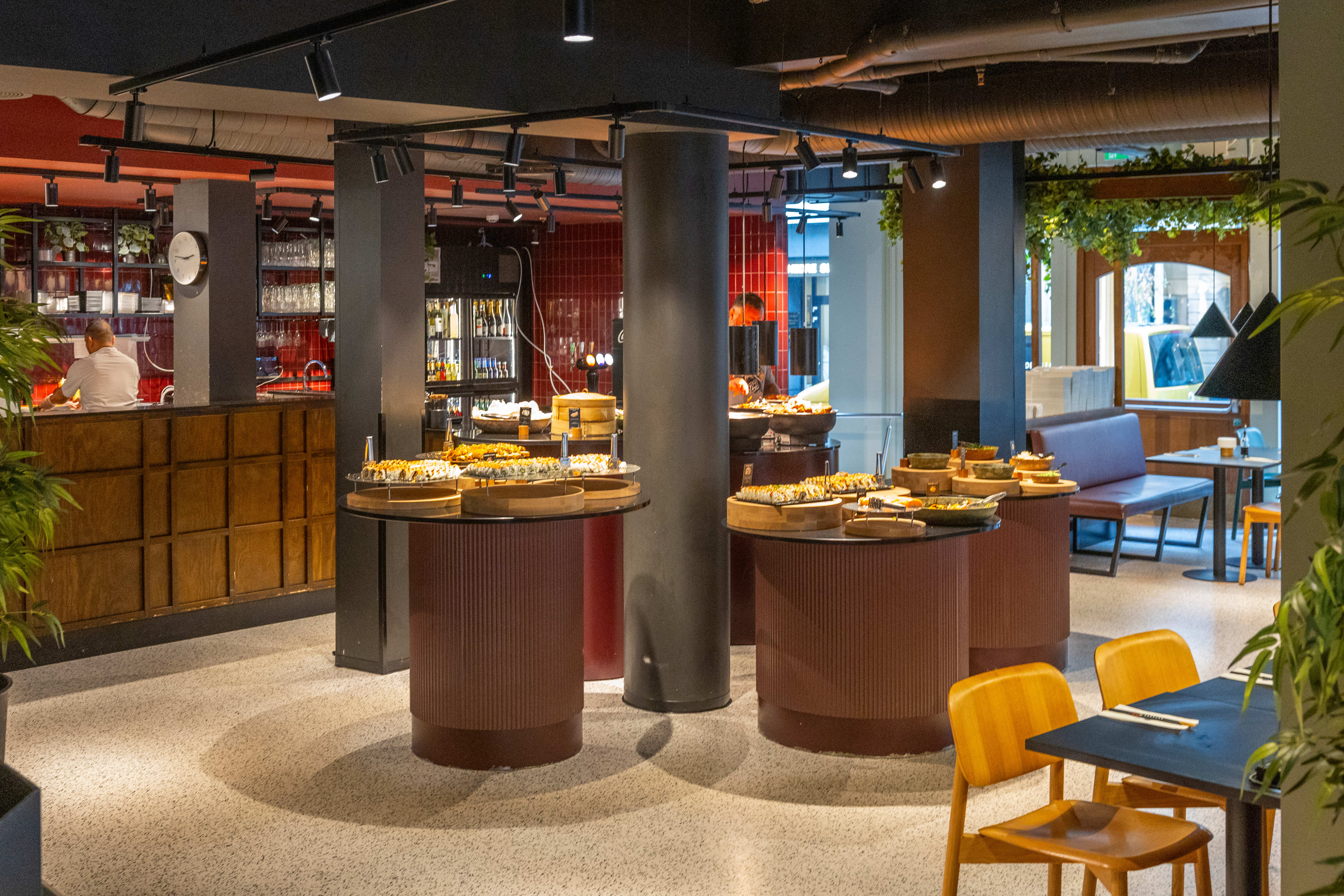 På Sabrura kommer sushien med jordbær, kremost og sirup