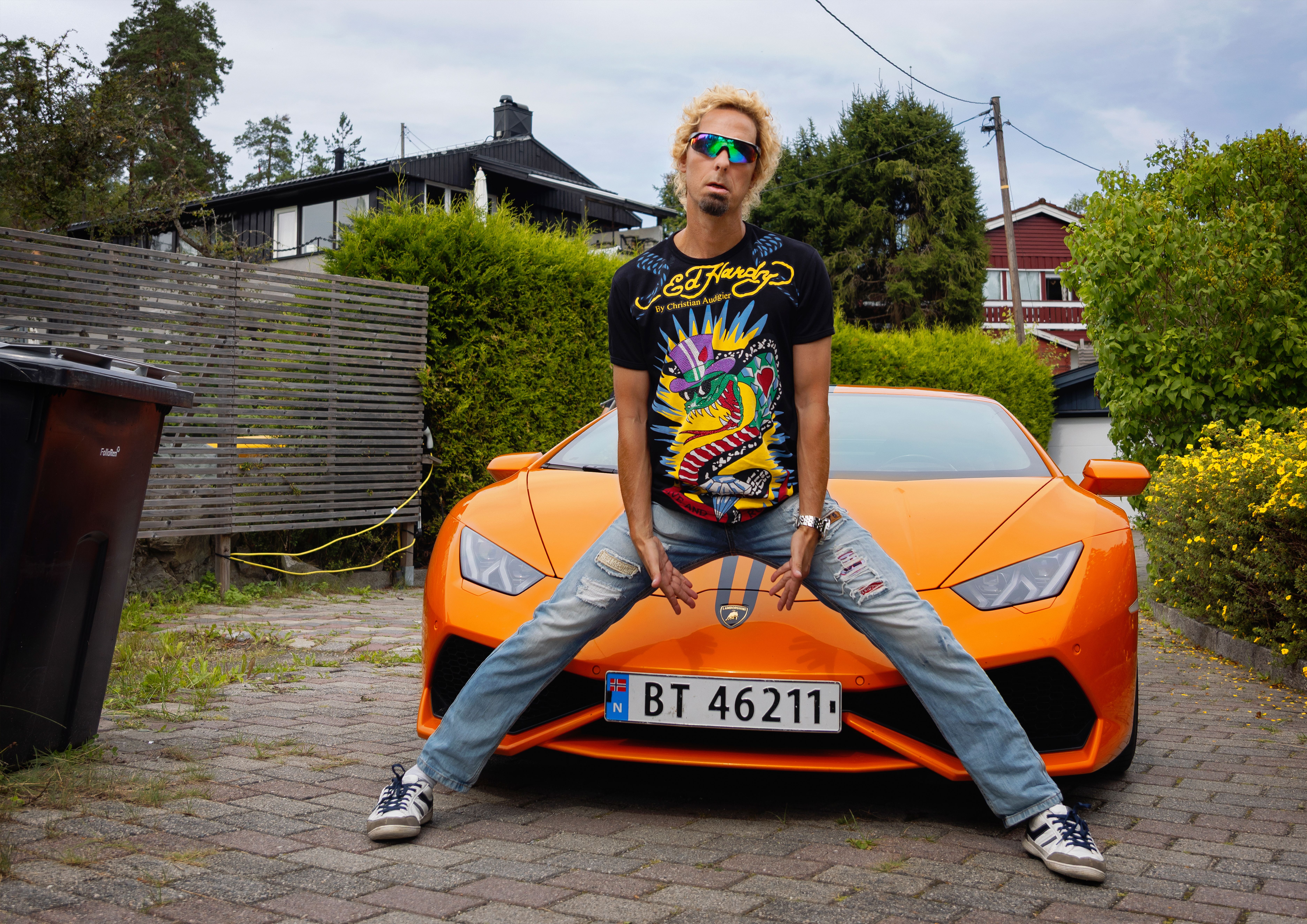 Trond Fausa spiller trampoline-gründeren Kennet som er evig singel.