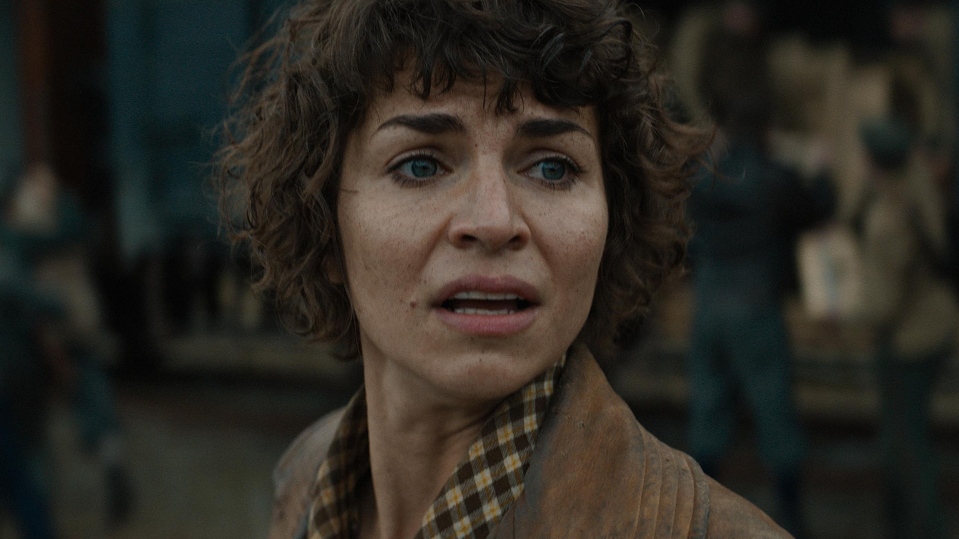 Ida Elise Broch spiller Nini Haslund Gleditsch (1908–1996). Hun var fredsaktivist og grunnlegger av Pax forlag.