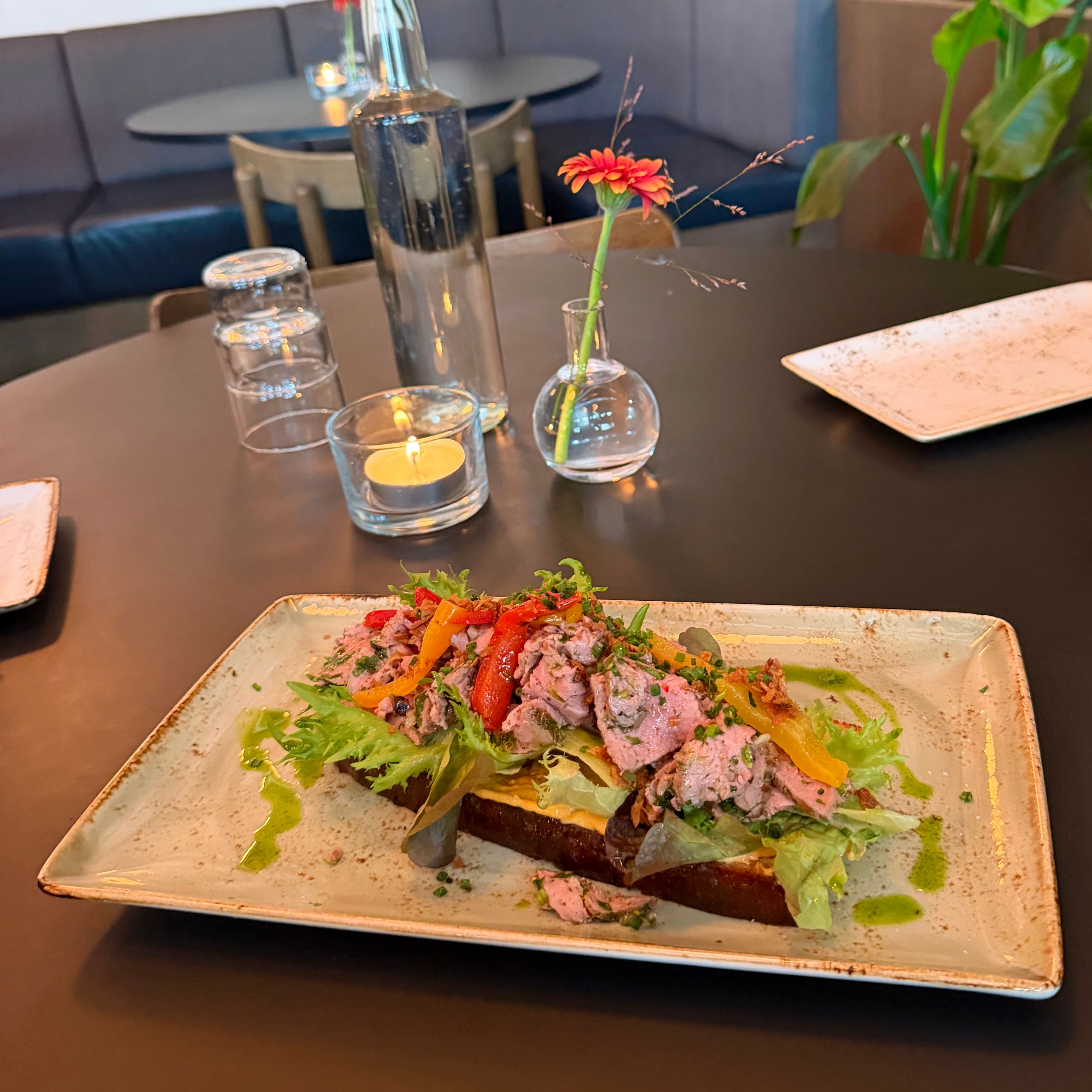 Spicy beef sandwich til 285 kroner.