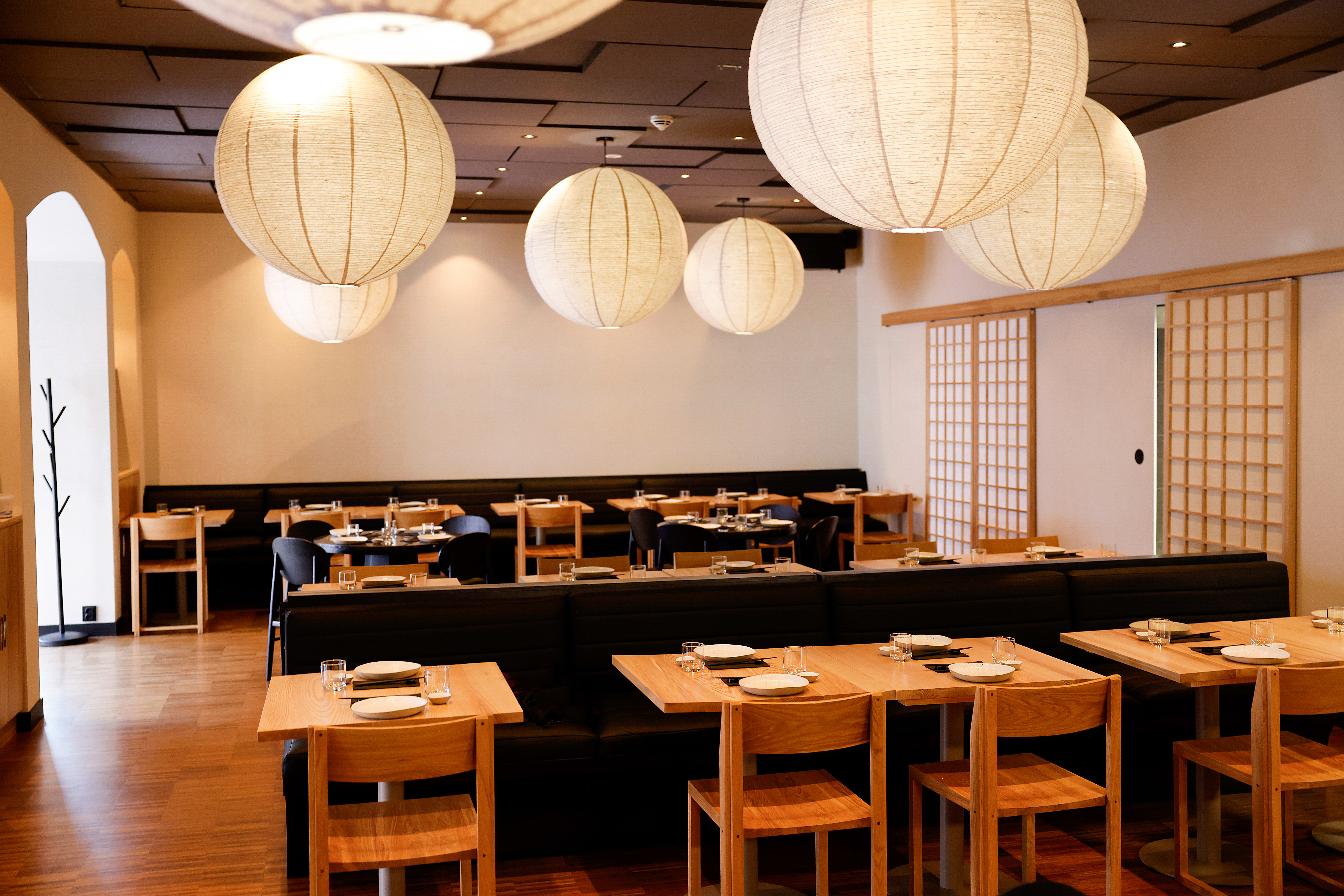 Lyst og åpent lokale.