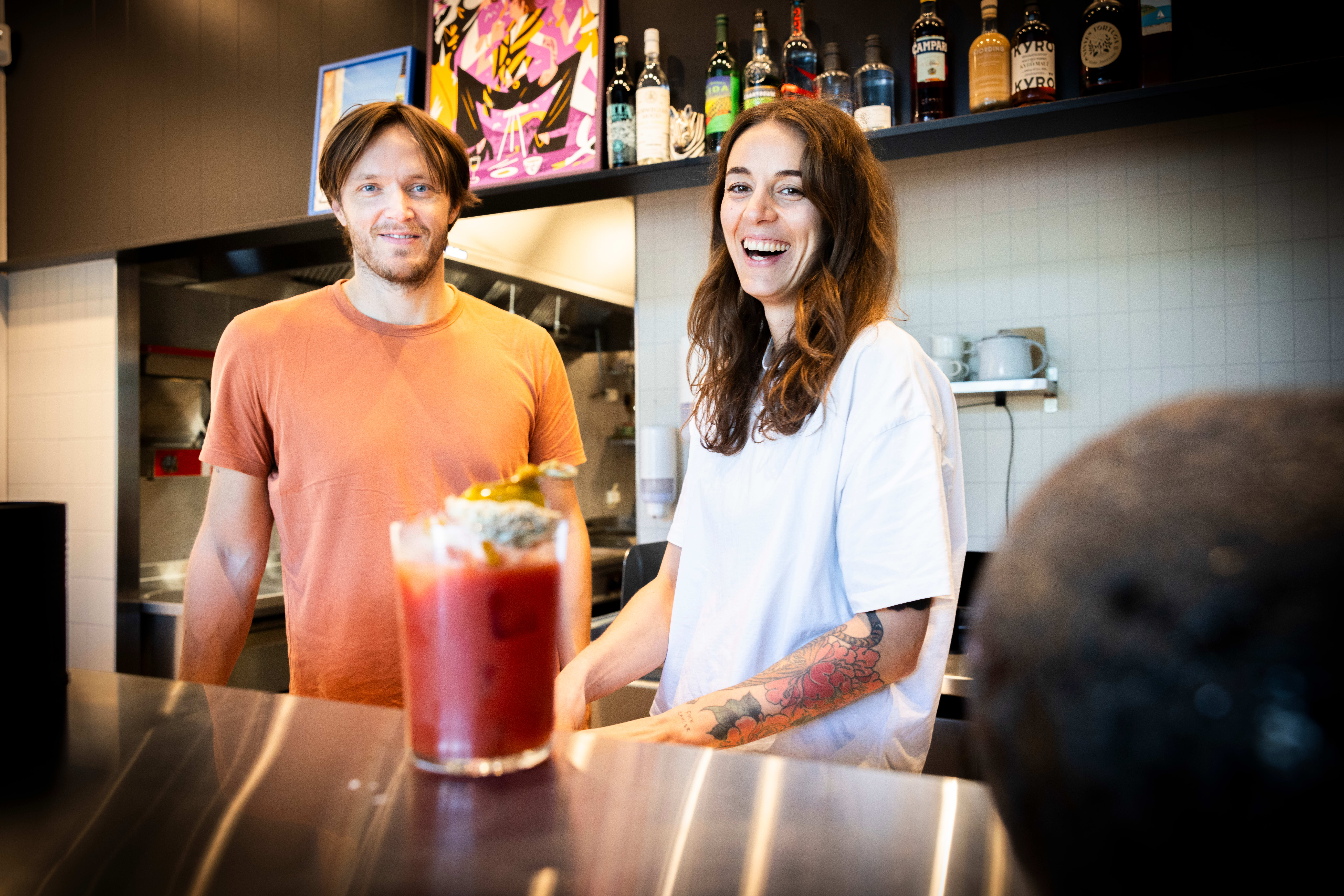 Svein Trandem og Sara Johansson stenger både Einer og Einbar ved nyttår. Nå skal deres nye sted Madonna få mest oppmerksomhet.