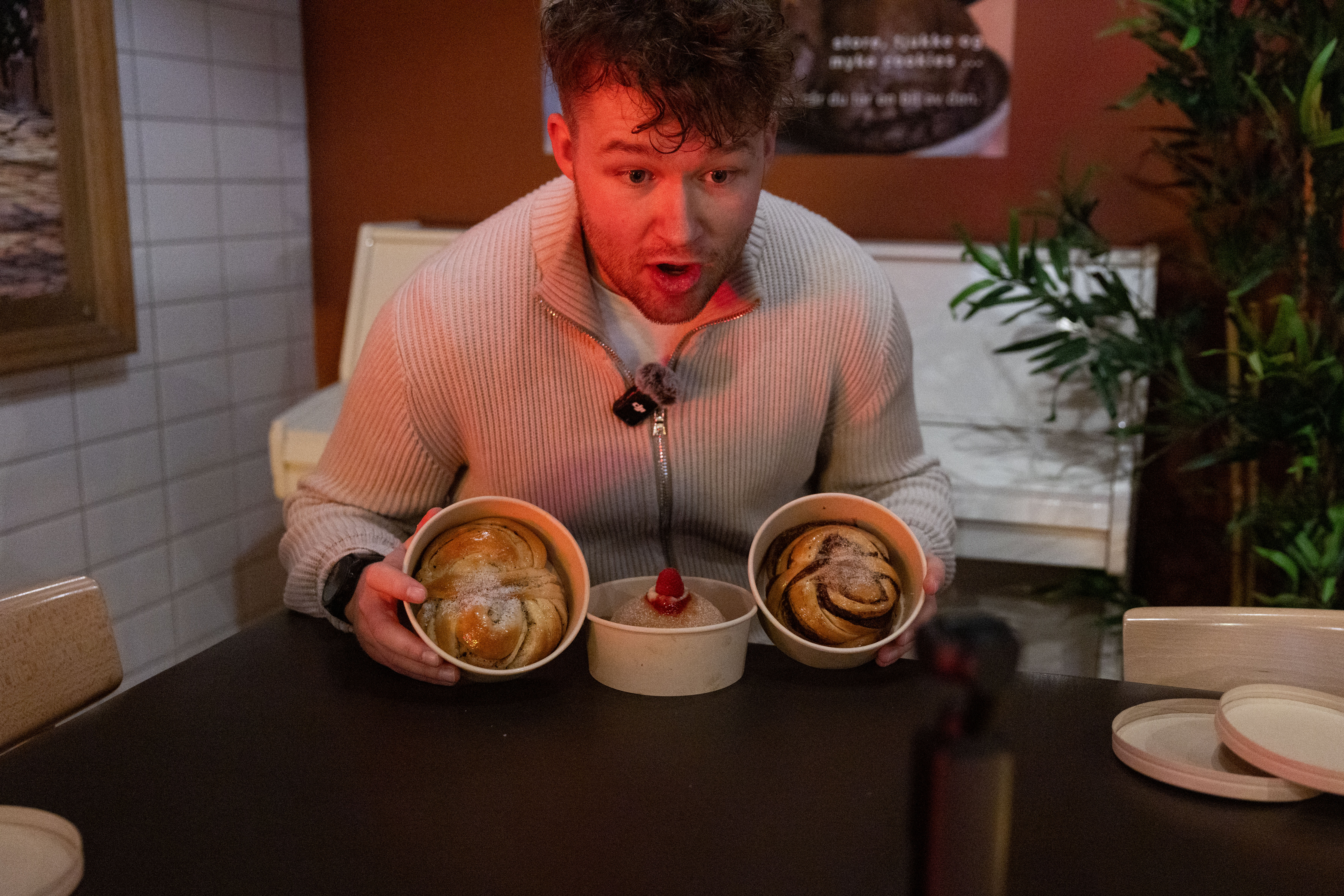 Gard «Mankegard» Øksnedal lever av å lage videoer om blant annet boller. 