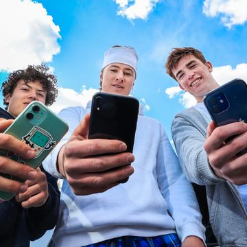 Intern Høyre-strid om nasjonalt mobilforbud i skoletimene