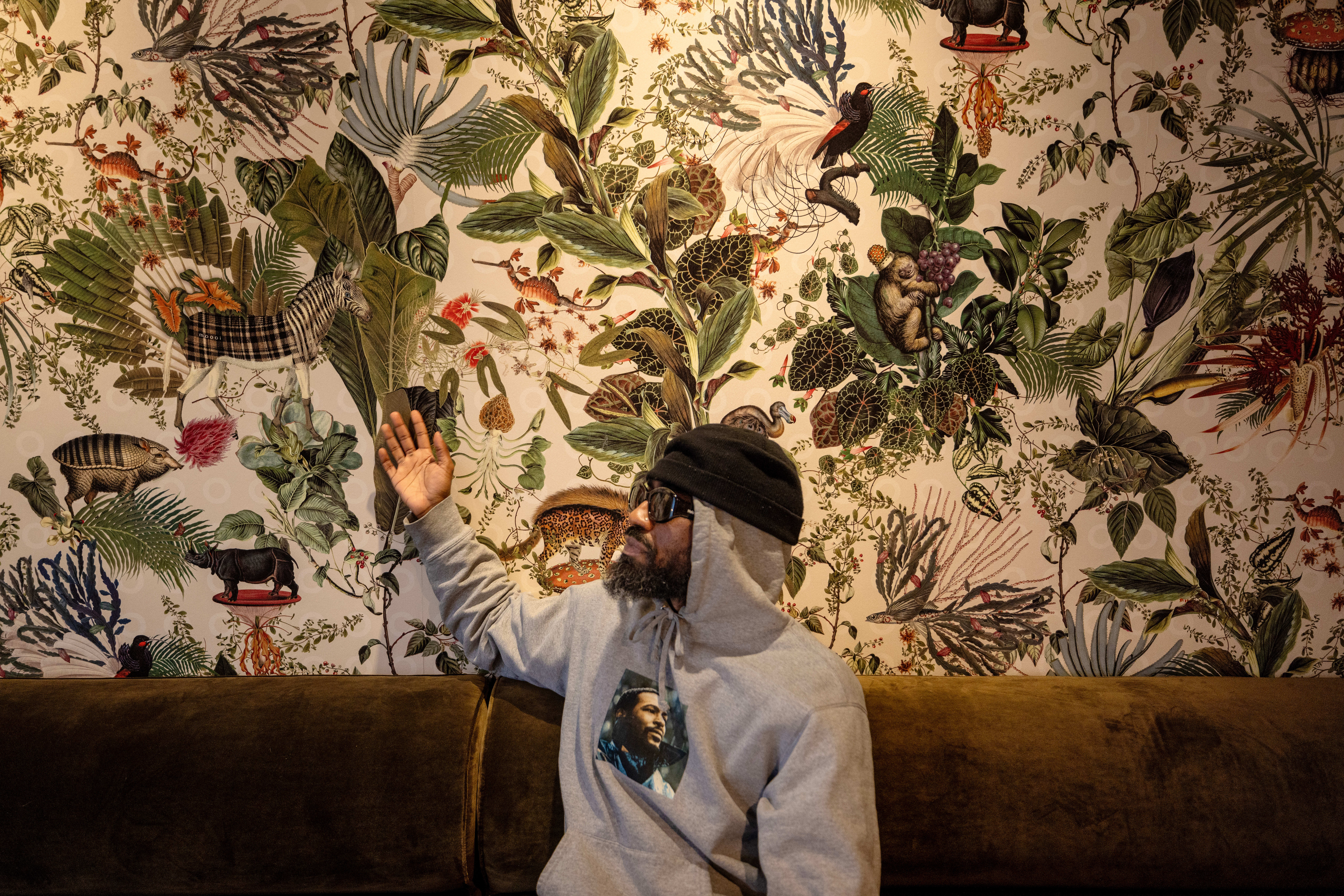 På genseren har Arif et bilde av coveret til «What’s Going On», det kjente albumet til Marvin Gaye. 