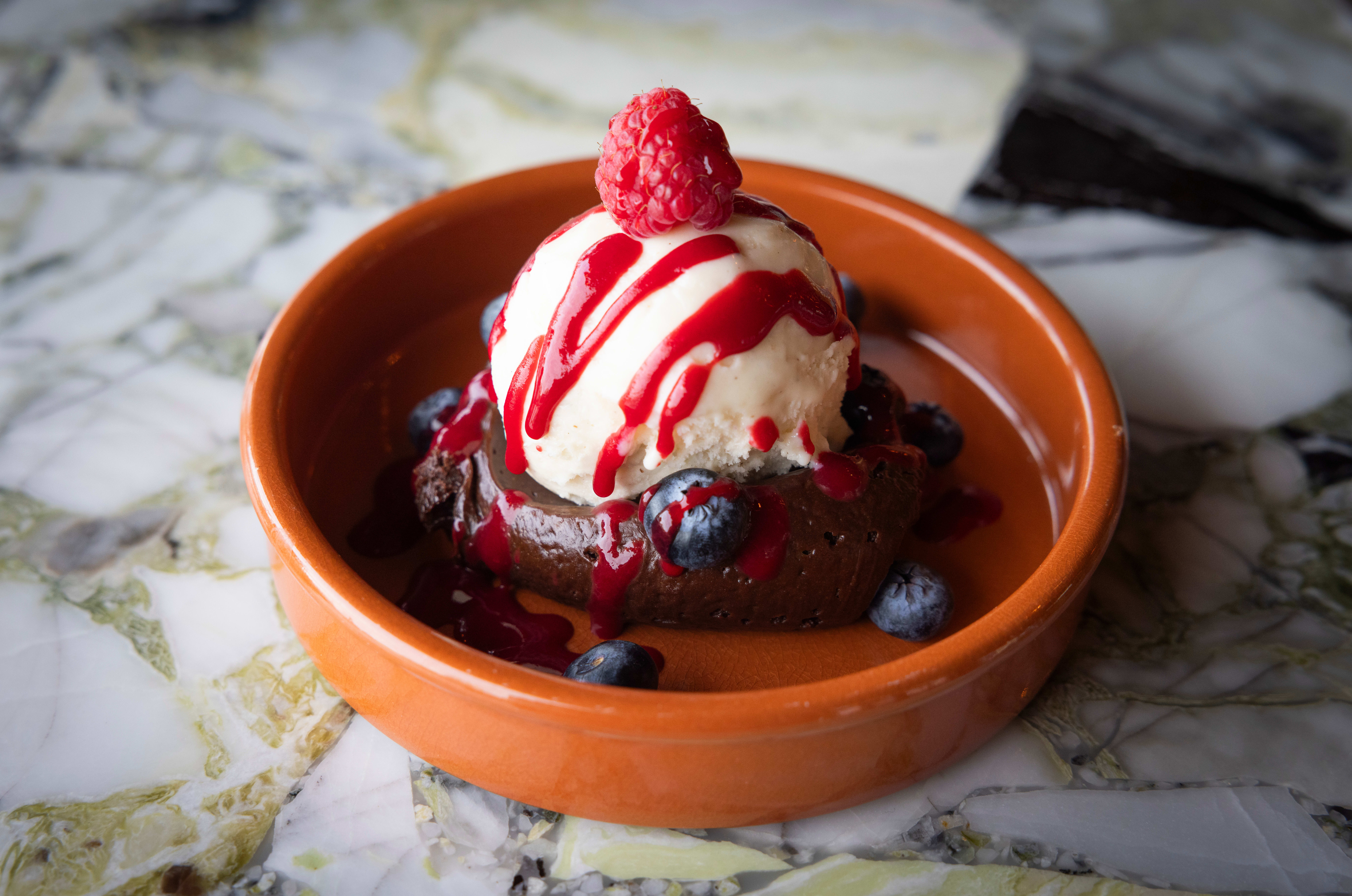 En kraftig og mettende sjokolademousse til avslutning. 