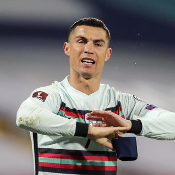 Ronaldo kastet kapteinsbindet i sinne etter overtidsdrama