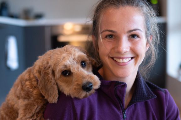 Tuva Hansen (24) tok seriegull, men det er hunden Vilja (1,5) som er stjernen