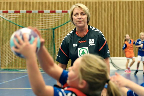 Åtteåringene på Kjelsås har fått ny håndballtrener. Det er ikke hvem som helst.