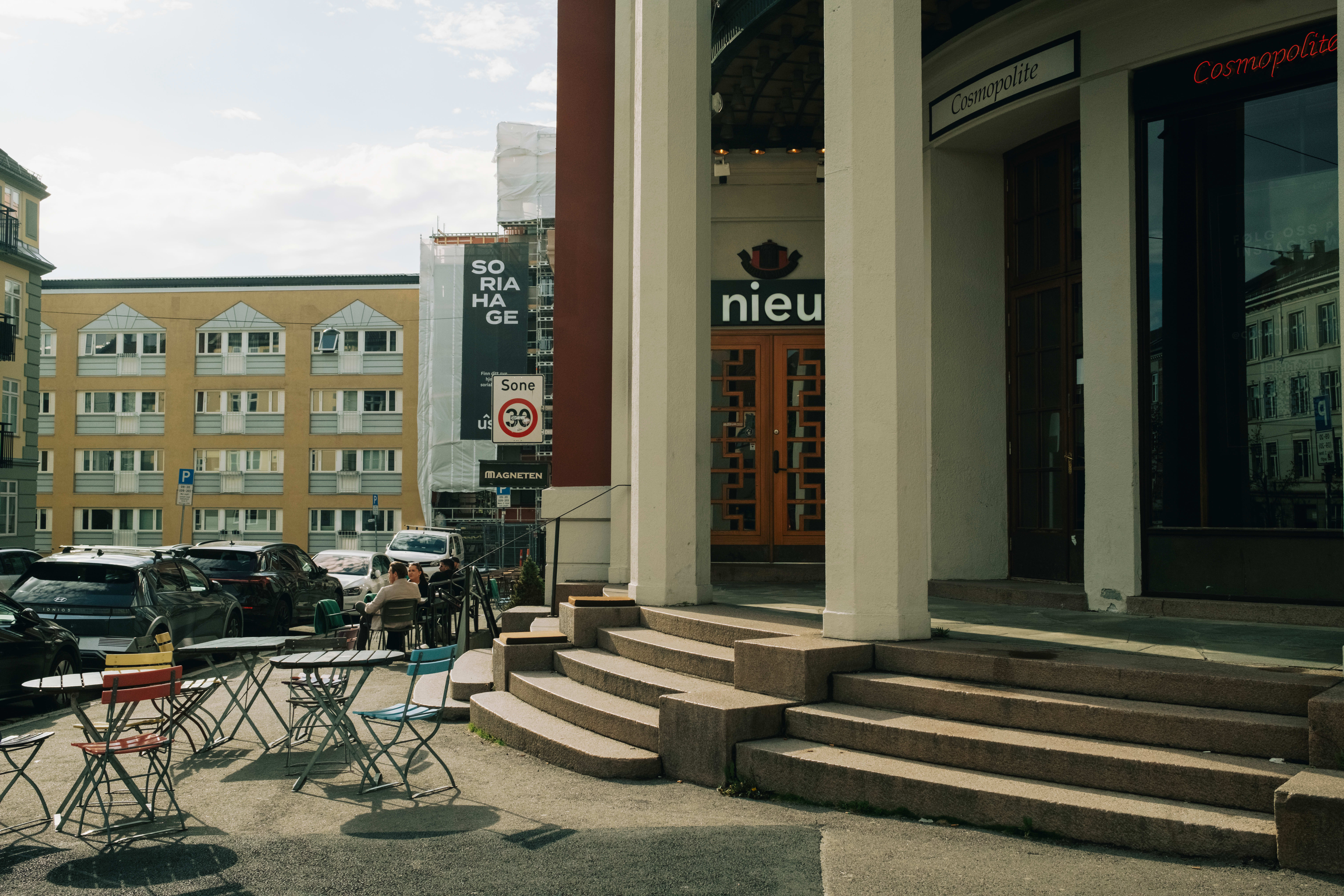 Nieu Scene på Torshov ligger vegg i vegg med Cosmopolite. 