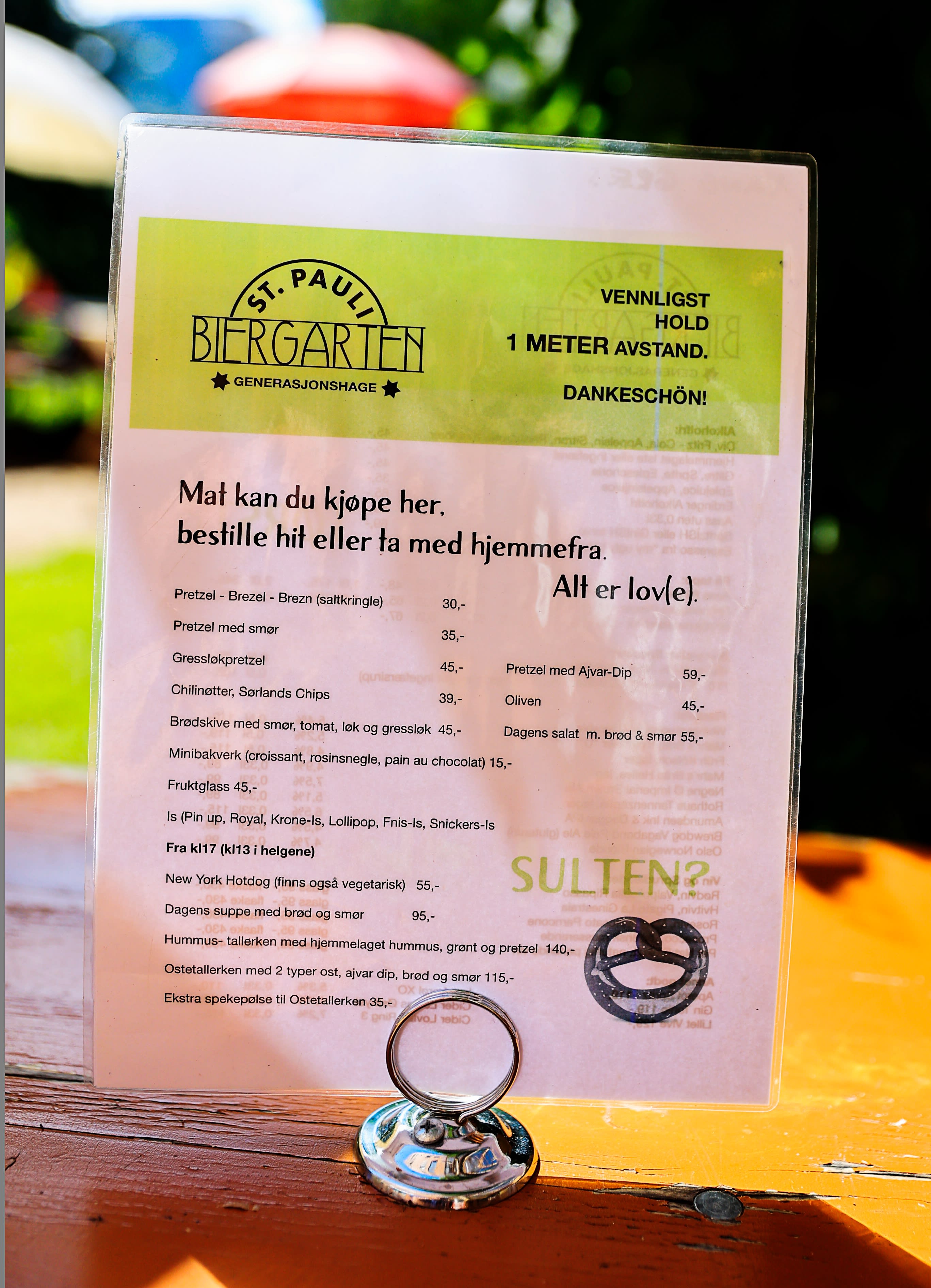 En ganske spesiell meny: Har du ikke lyst på det kjøkkenet tilbyr, kan du gjerne bestille take away fra yndlingssushien. 