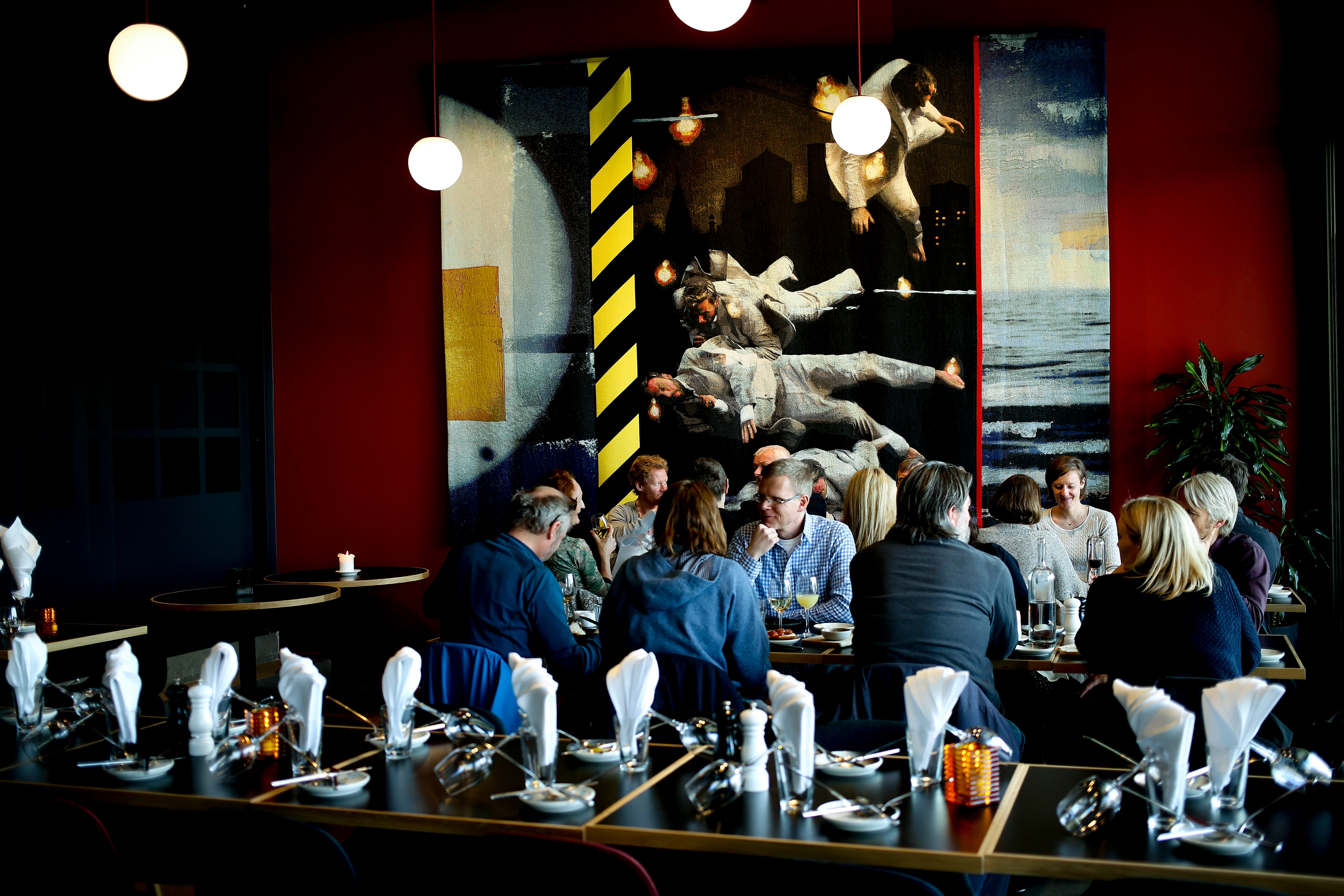 Dyr og middelmådig mat hos Bølgen & Moi på Tjuvholmen. 