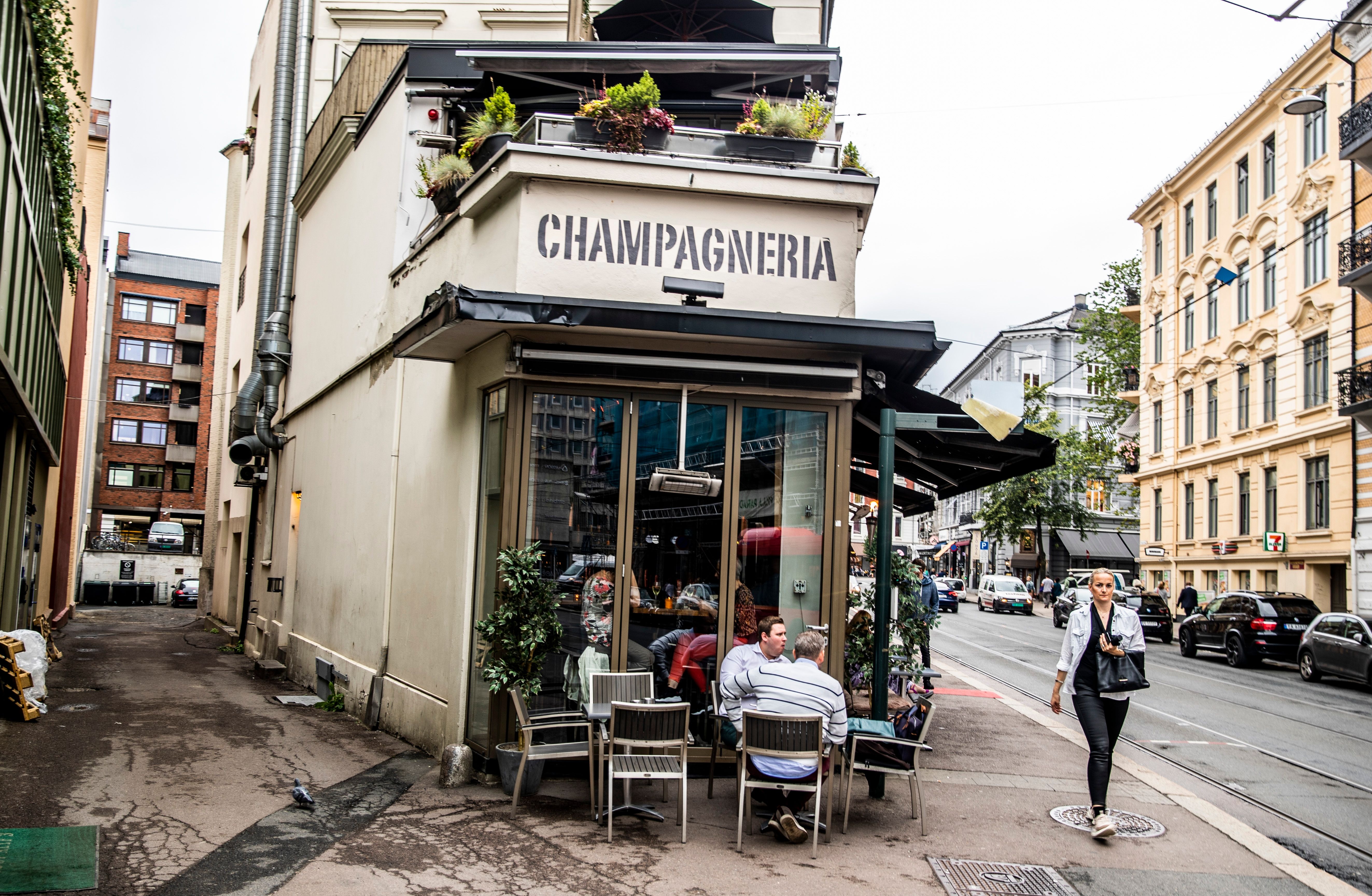 Champagneria ligger rett ved Solli Plass. 