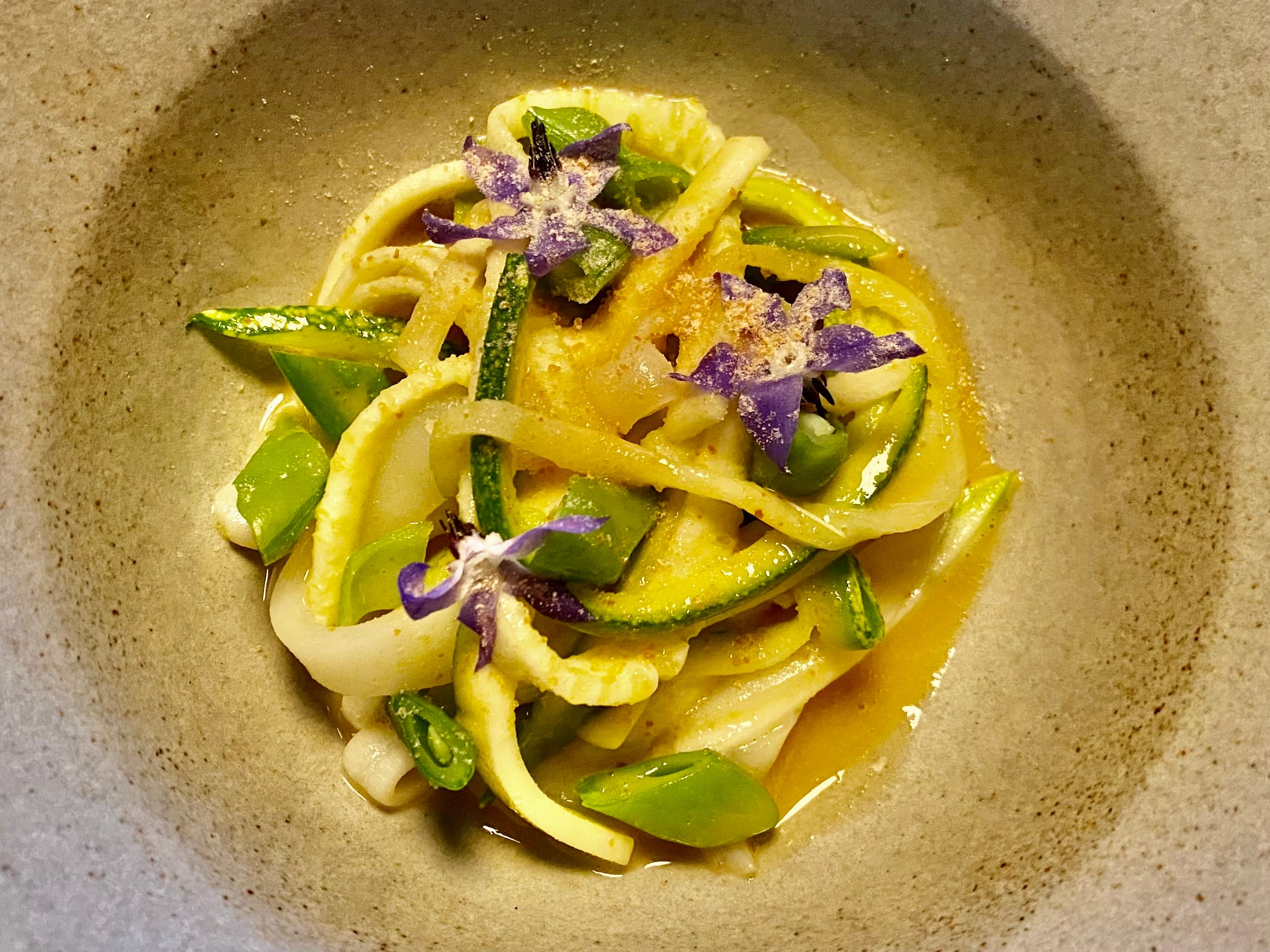 Nei, det er ikke pasta, men strimler av akkar. 