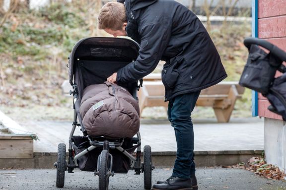 Barneleger advarer: Når er det for kaldt å gå tur med de minste?
