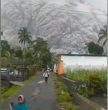 Flere døde etter vulkanutbrudd