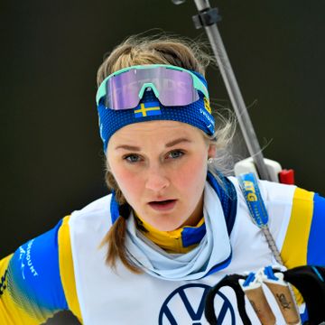 Lørdag debuterer den svenske skiyndlingen i ny idrett: – Hun har alle blikkene på seg