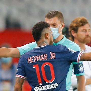 Neymar utestengt i to kamper, hevder at han ble kalt for apekatt
