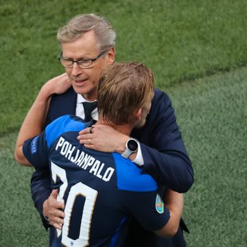 Finland med historisk EM-seier. Droppet mål-feiring av respekt for Christian Eriksen.