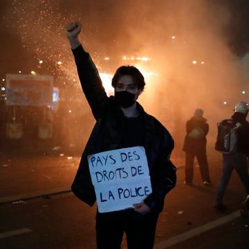 37 politifolk skadet i voldsomme demonstrasjoner i Frankrike
