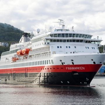 Bekreftet smitte om bord på Hurtigrutens hotellskip