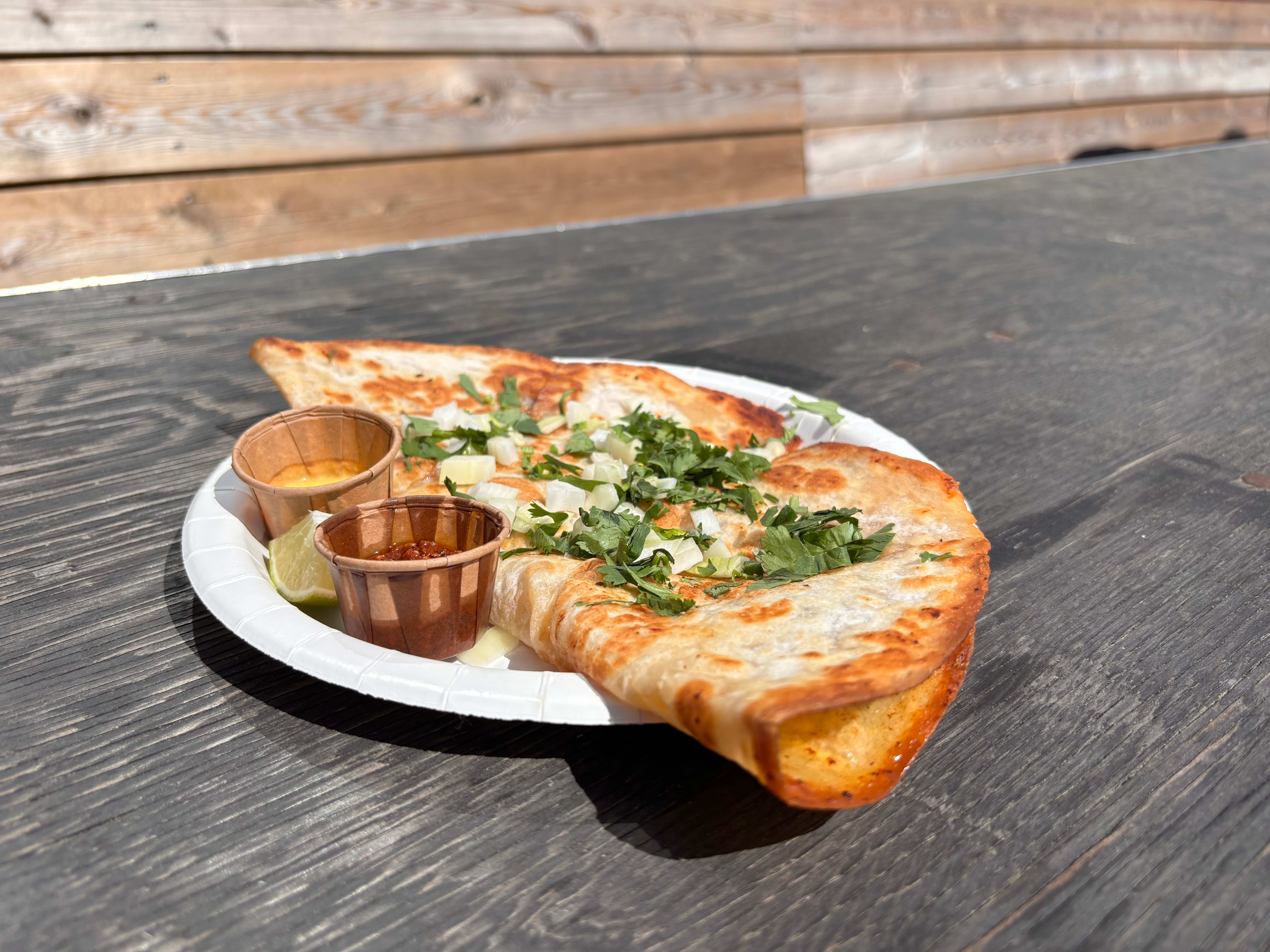 Quesedillaen er en skuffelse. Smakløst og seigt fyll. 