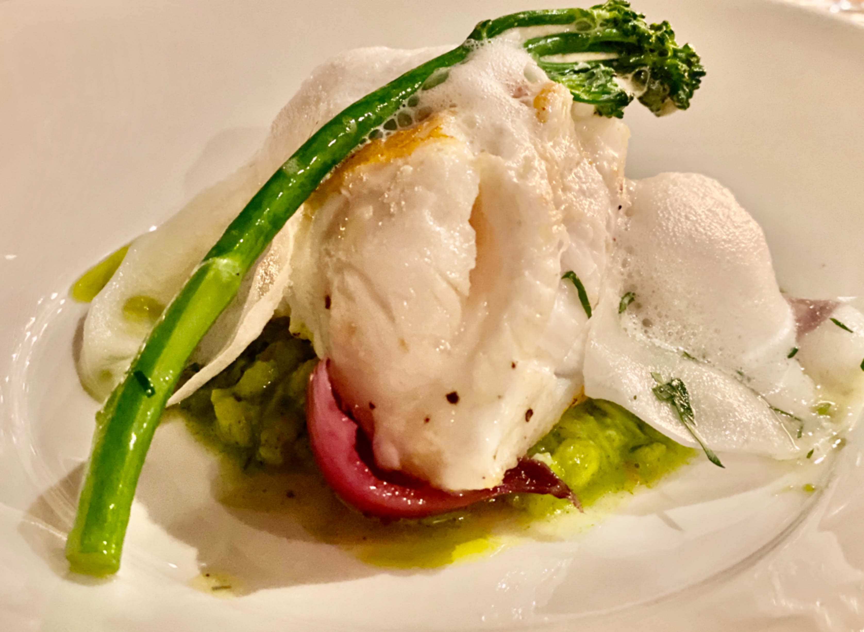 Meget god lange med brokkolini, risotto og blåskjellskum. 