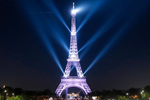 Eiffeltårnet feirer 130 år med brask og bram