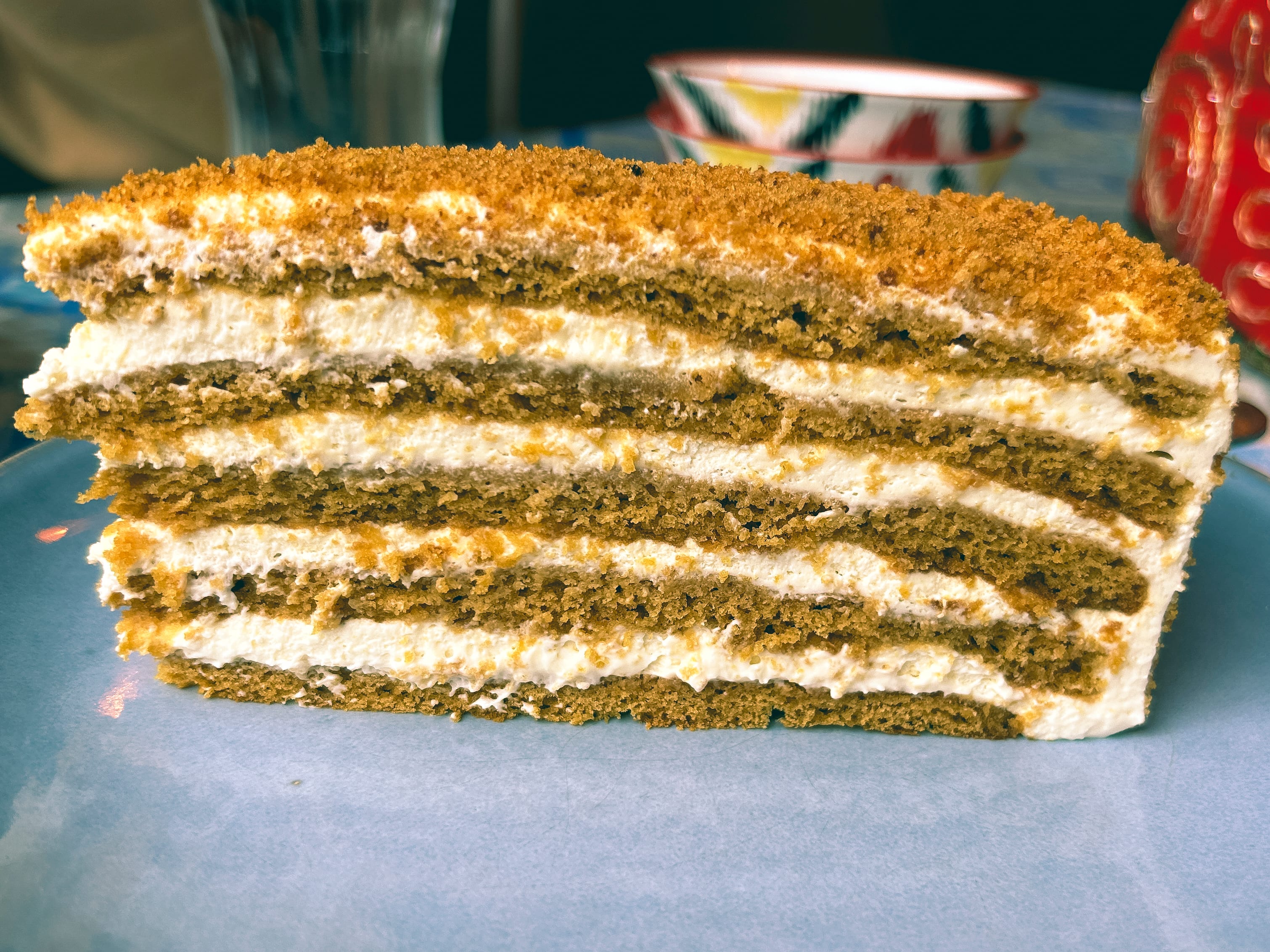 Husets honningkake var hjemelaget og helt fersk.